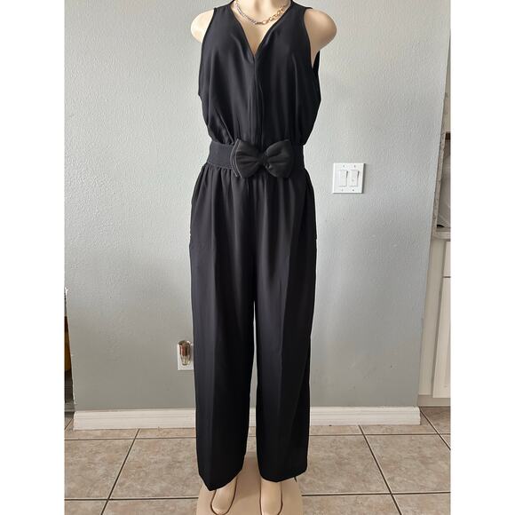 Chic Black Sleeveless Wide-Leg Jumpsuit – Medium – Elegant Stretch Waist - Picture 2 of 5